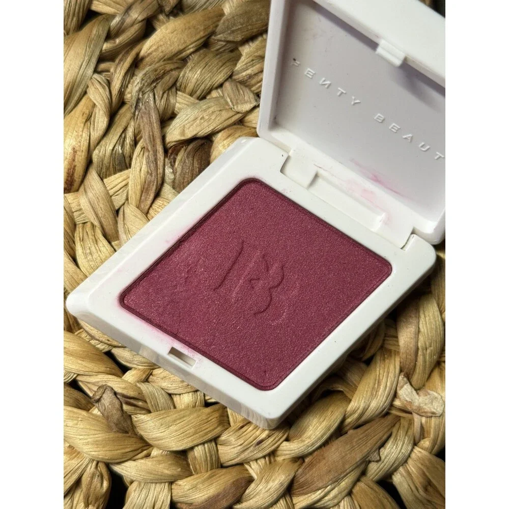 Fenty Beauty Cheeks Suede Powder Blush/Summertime Wine 04
